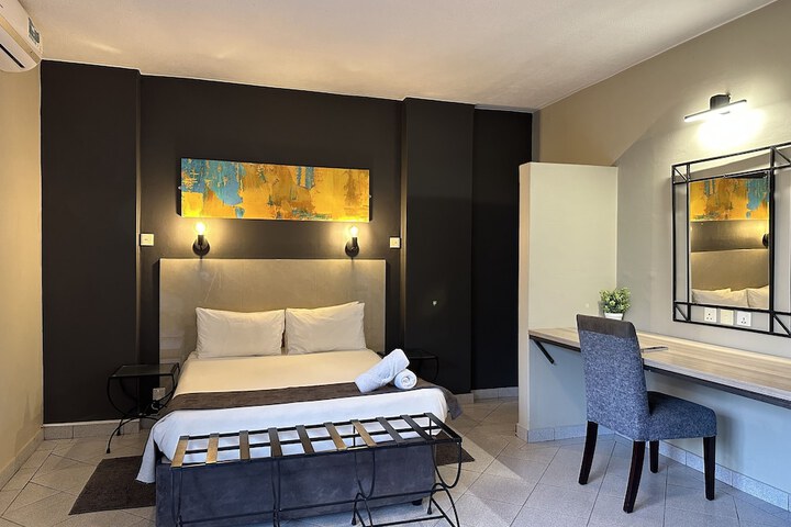 Room 6 of 38