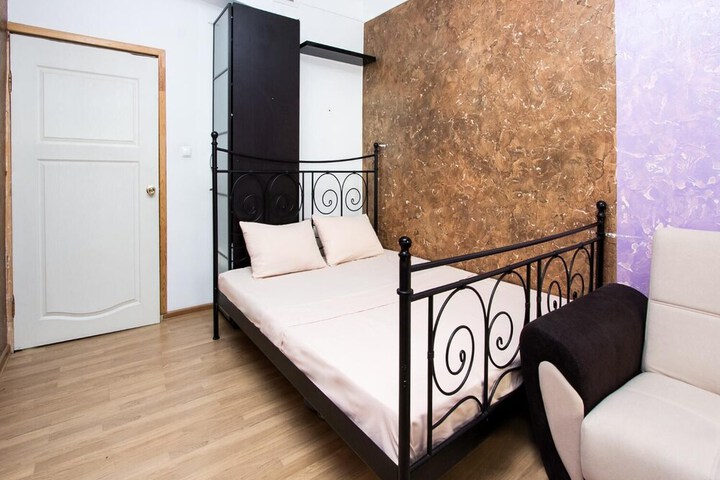 Room 8 of 28