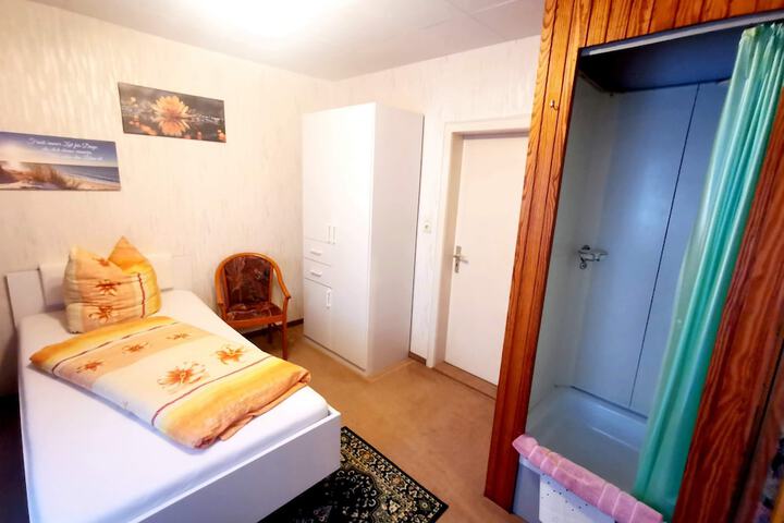 Room 33 of 52