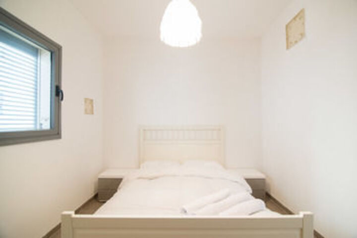 Room 3 of 71