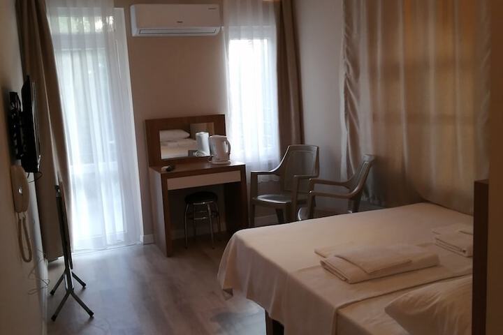 Room 13 of 97
