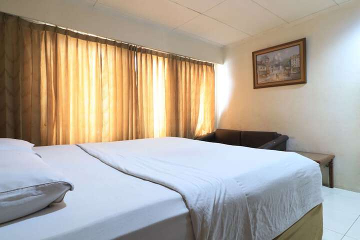 Room 2 of 25