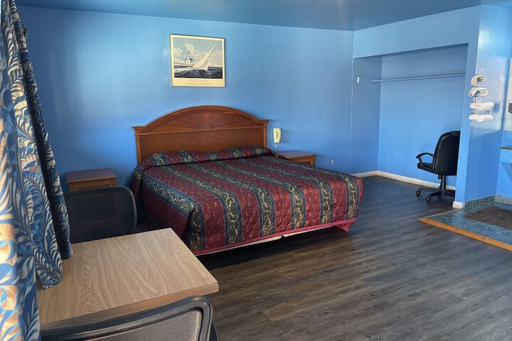 Room 5 of 6