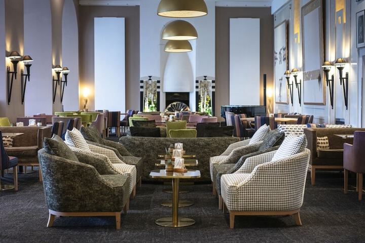 Lounge 83 of 103