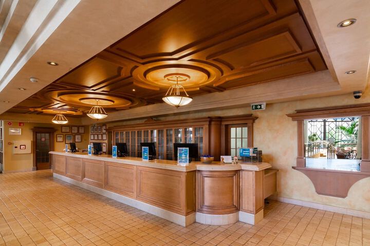 Check-in/check-out kiosk