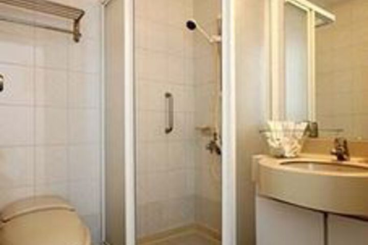 Room 2 of 20