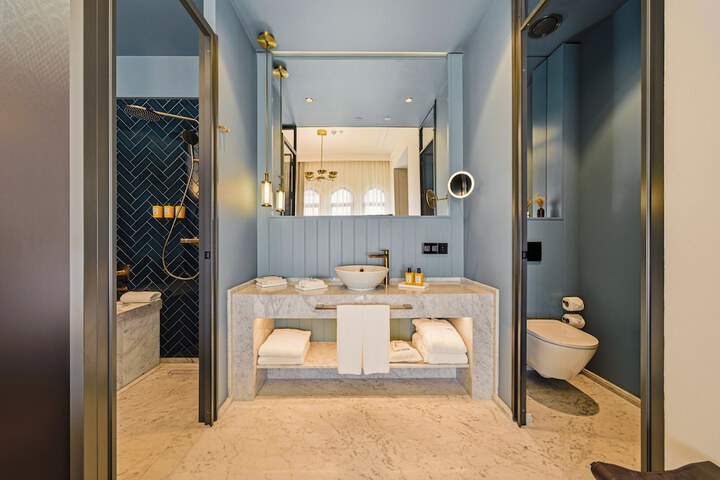 Room 47 of 117