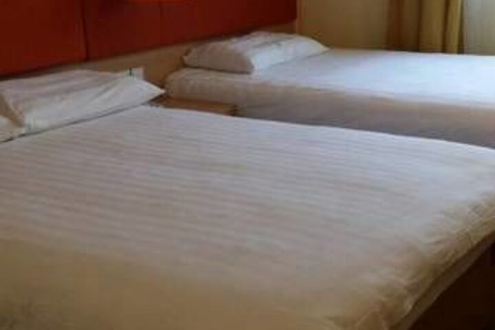 Room 7 of 10