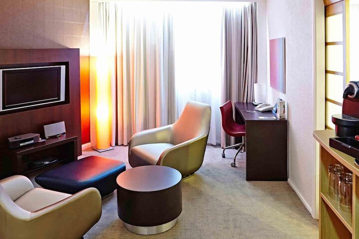Room 14 of 65