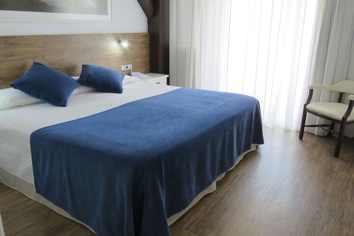 Room 10 of 102