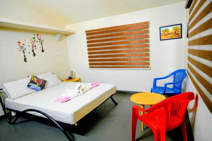Room 33 of 100