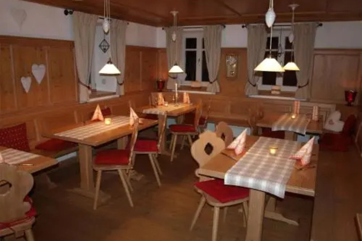 Dining 14 of 18