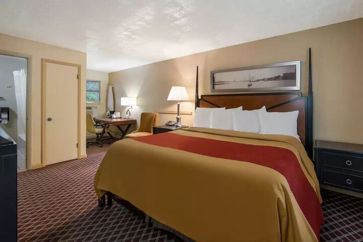 Room 6 of 18