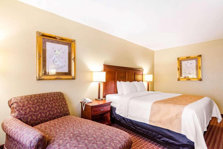 2 Queen Beds (1 of 5)