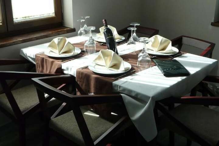 Dining 77 of 109