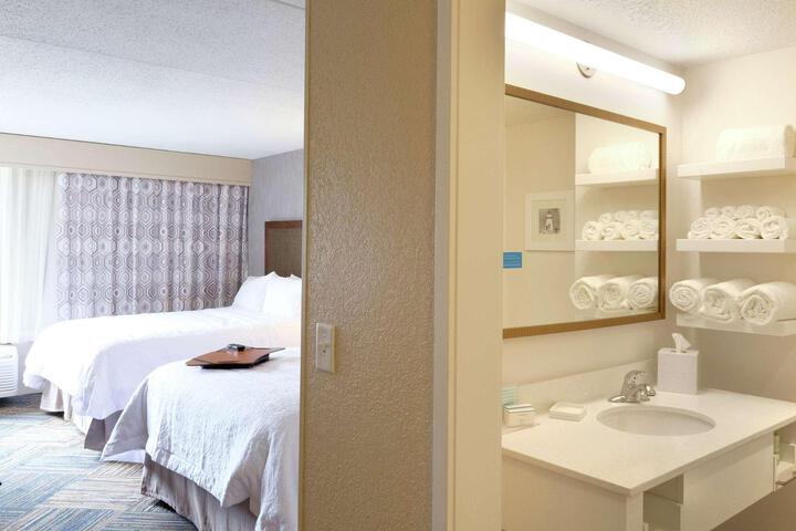 2 Queen Beds (18 of 18)