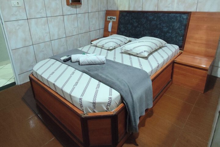 Room 13 of 22