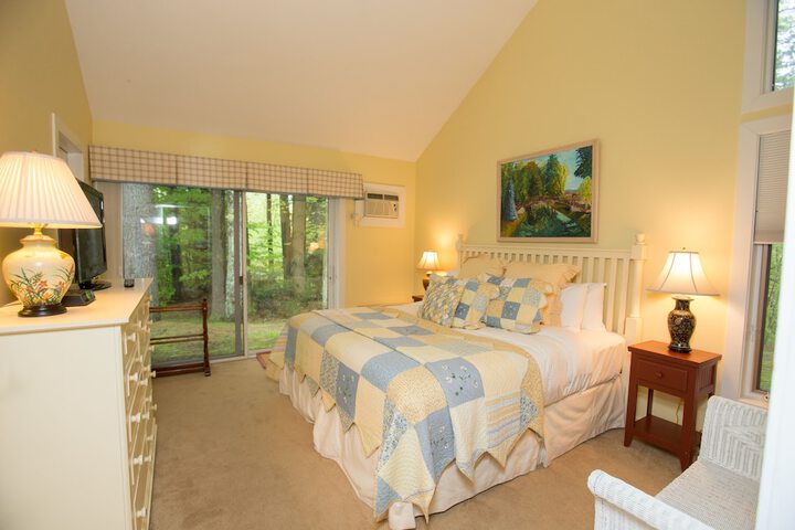 Deluxe King Bed (105 of 119)