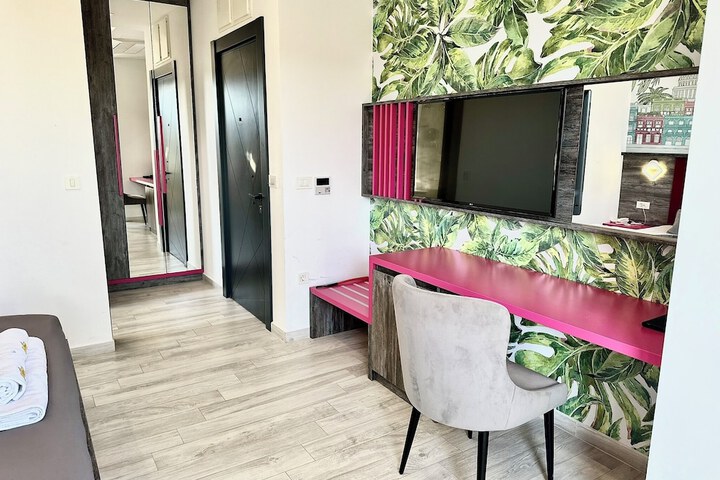 Room 30 of 83