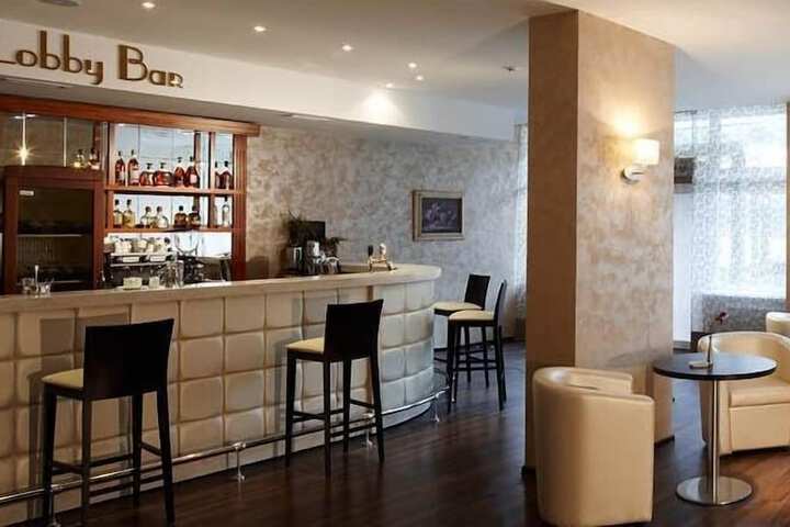 Lounge 103 of 123