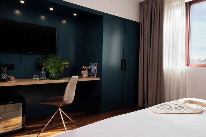 Room 25 of 52