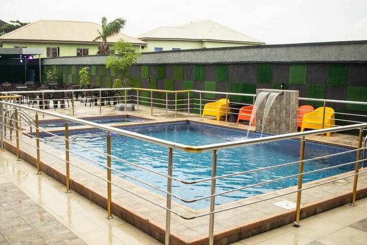 Pool 81 of 104