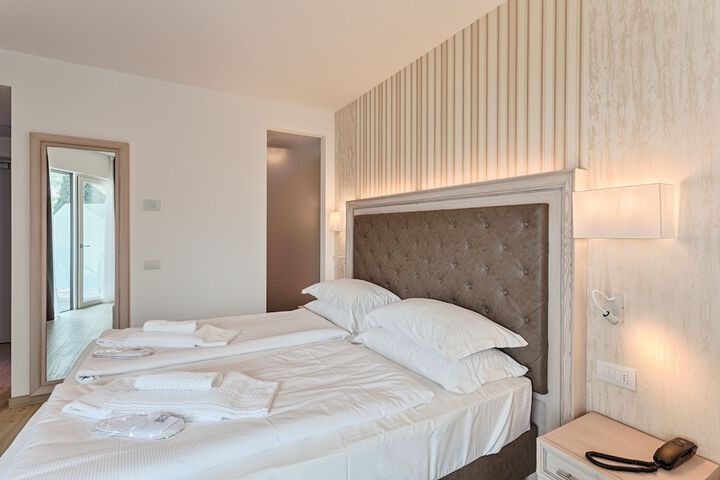 Room 8 of 39