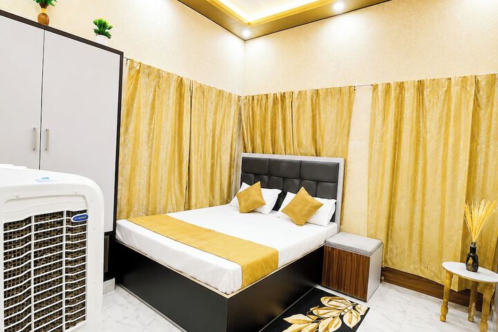 Room 4 of 12