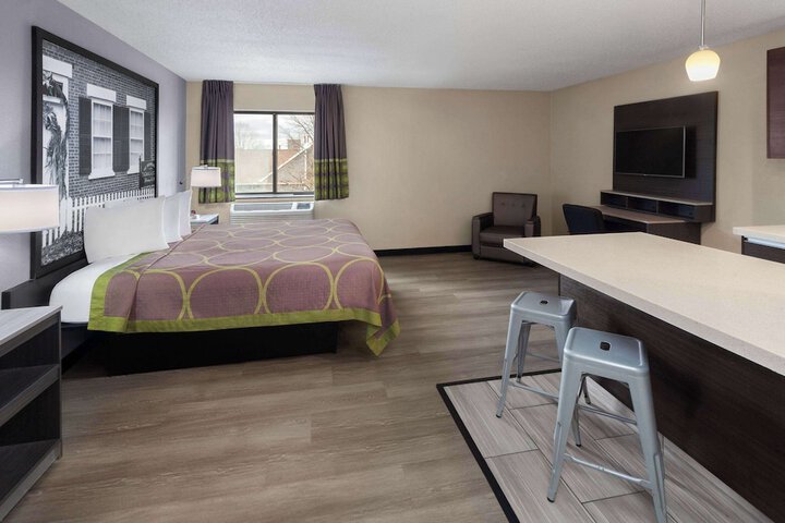 1 King Bed Jetted Tub (5 of 16)