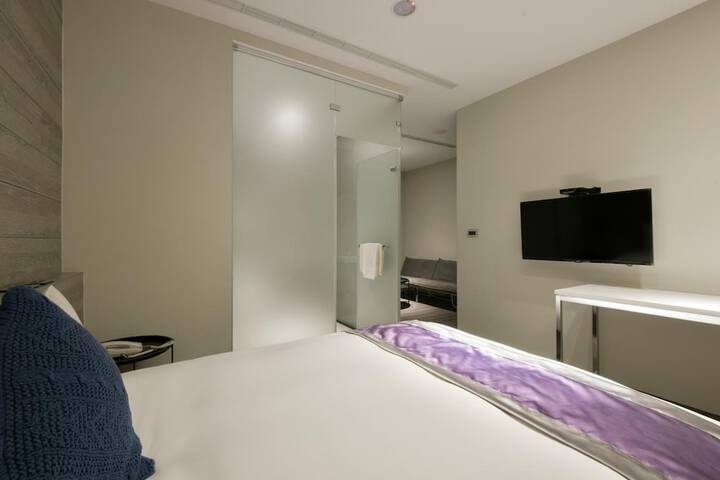 Room 32 of 51
