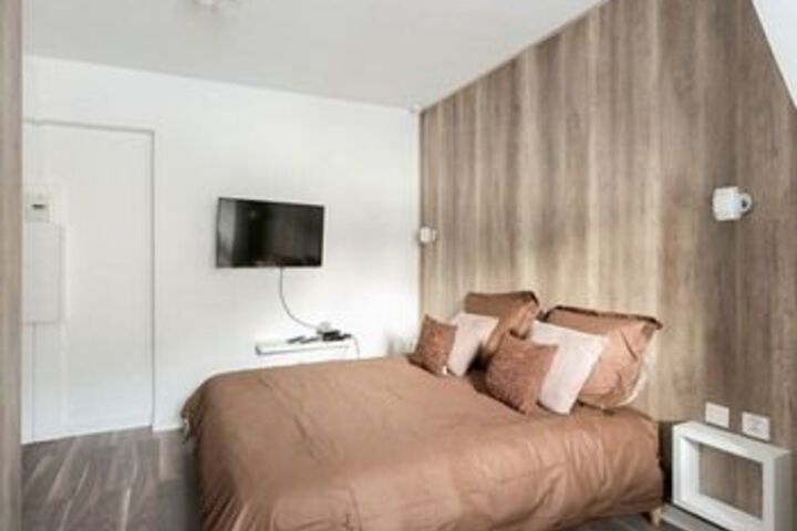Room 8 of 14