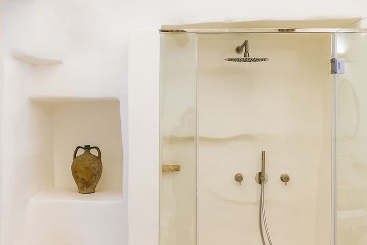 Room 42 of 80