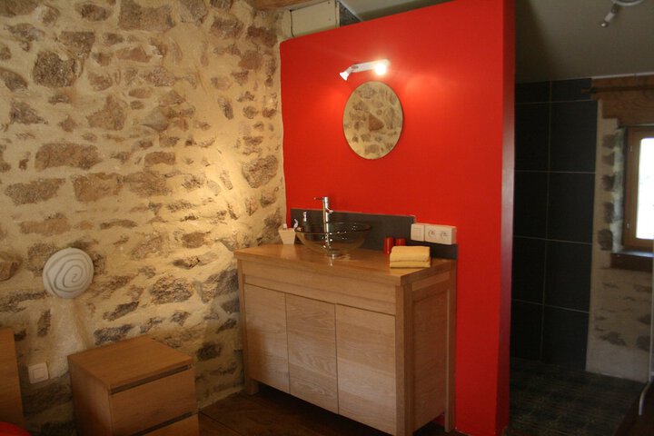 Room 6 of 8