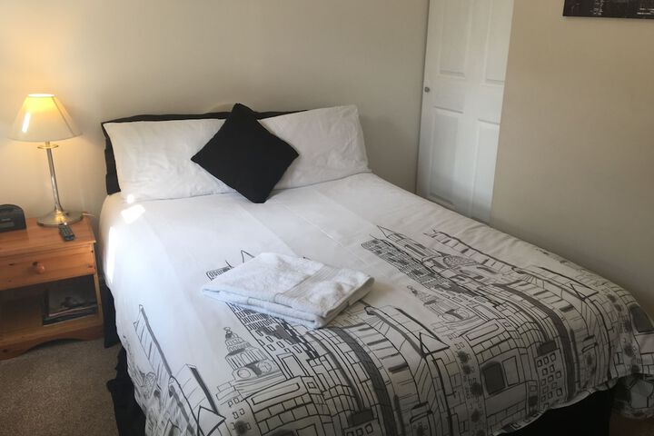 Room 4 of 17