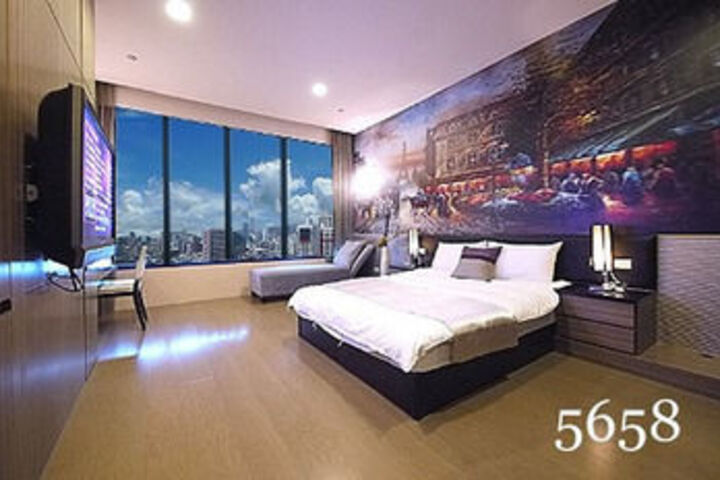 Room 17 of 24
