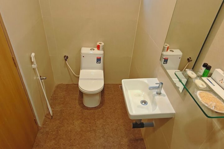 Room 4 of 7