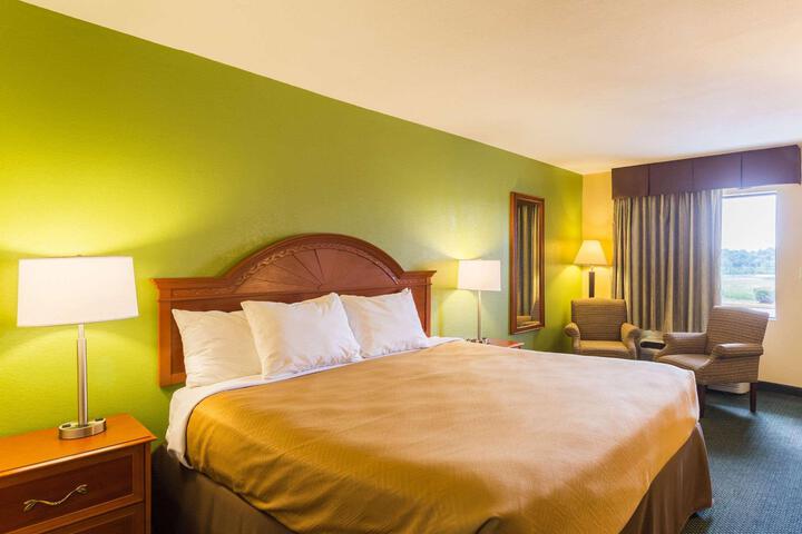 1 King Bed (12 of 14)