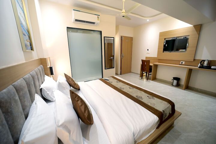 Room 7 of 30