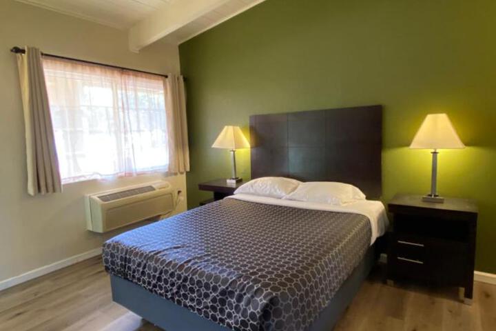 2 Queen Beds (2 of 10)