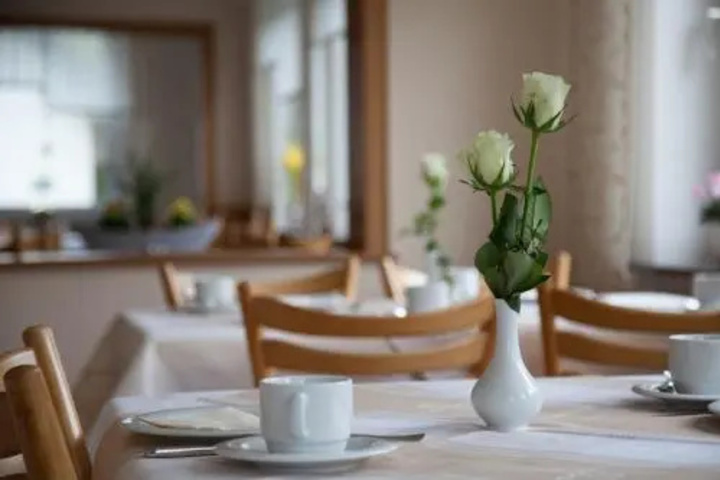 Dining 8 of 11