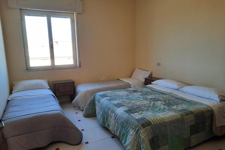 Room 5 of 8