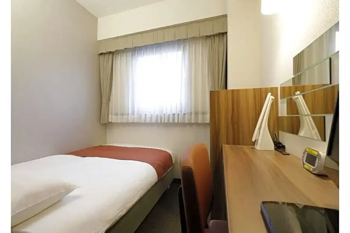 Room 4 of 19