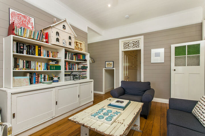 Room 10 of 32