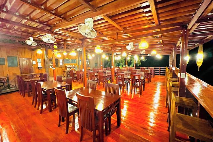 Dining 42 of 67