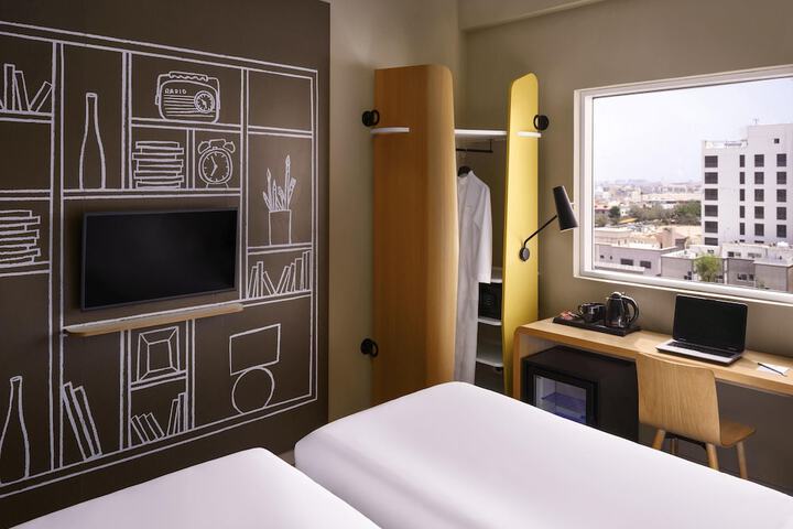 Room 34 of 112