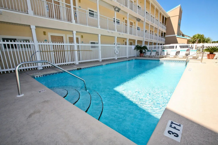 Hotel with Pool