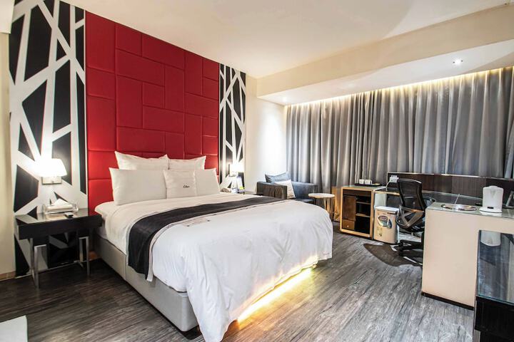 Room 33 of 59