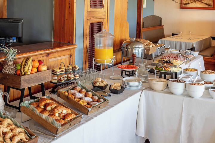 Breakfast/Coffee Service 34 of 40