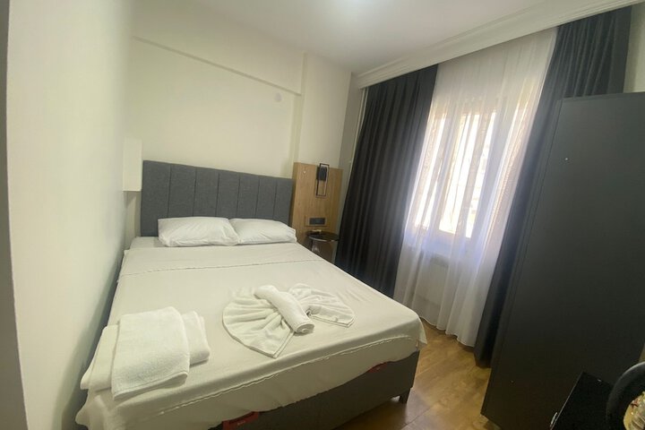 Room 10 of 15