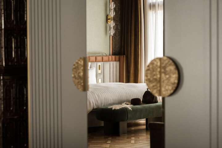 Room 15 of 90